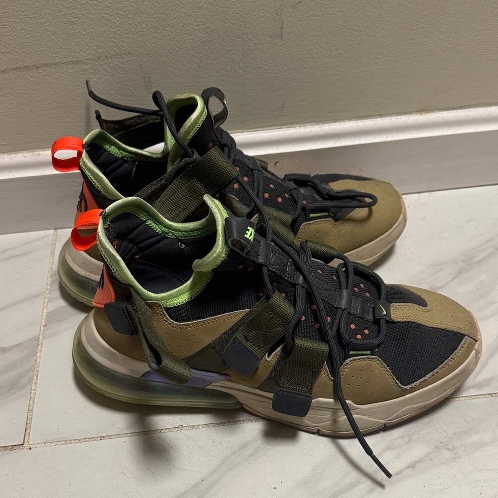 Nike Men Air Edge 270 - Picture 2 of 4